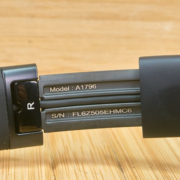 Beats by Dr. Dre Beats Solo3 Wireless On-Ear Headphones - Matte Black - Picture 12 of 12